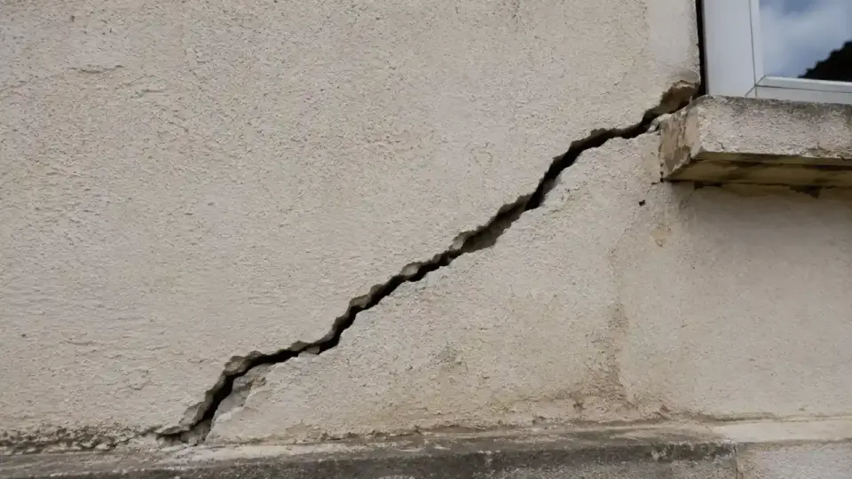 Fissure de façade - quand réparer et quand diagnostiquer ?